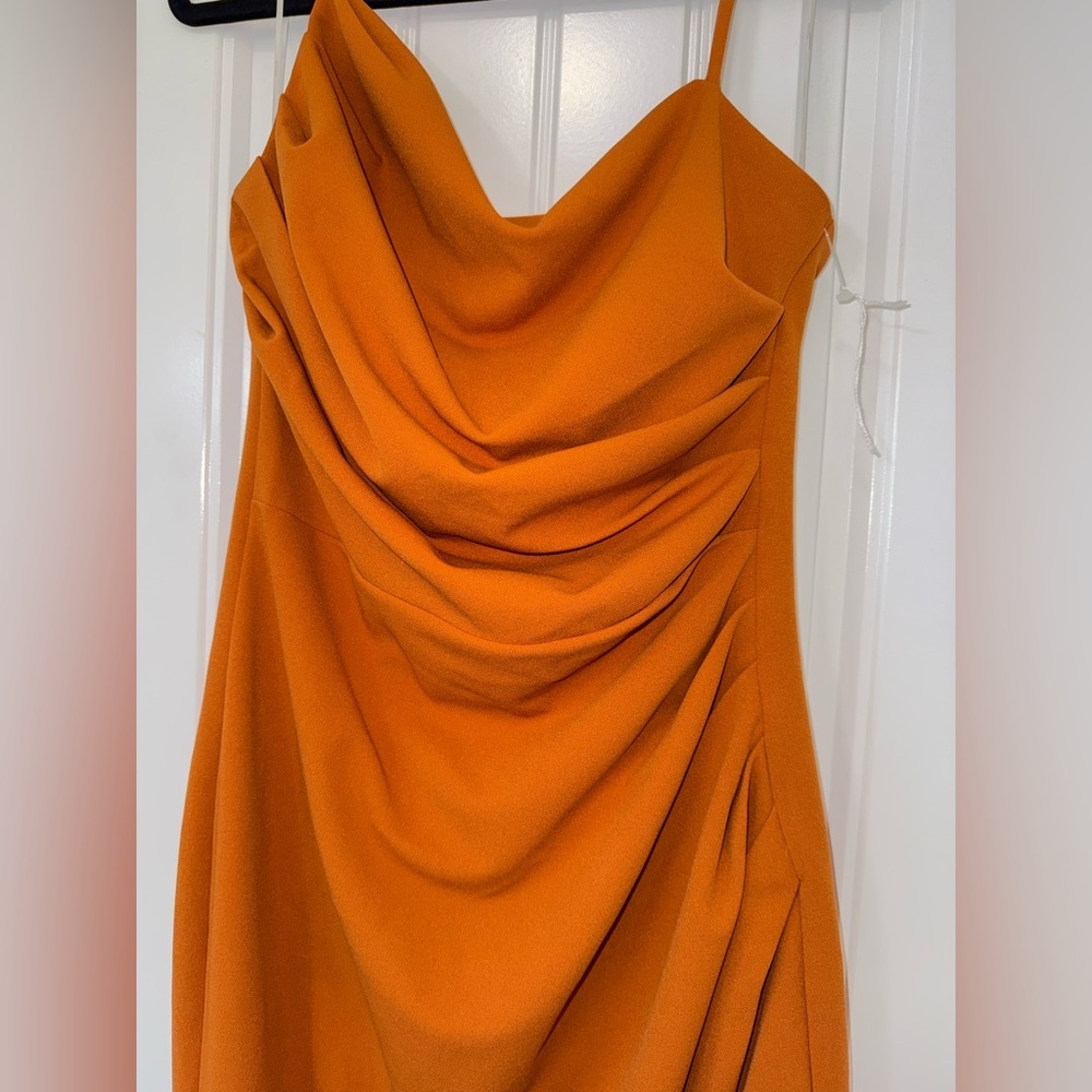 ✨New✨Elliatt Carissa Asymmetrical Dress - Picture 4 of 9